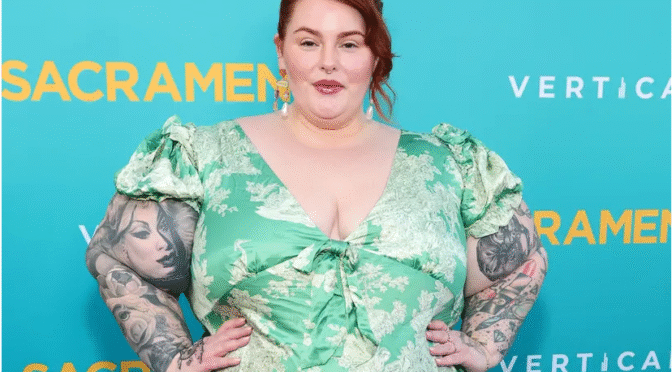 Tess Holliday Accuses United Flight Attendant of Fat-Shaming: ‘Told Me to Lose Weight’